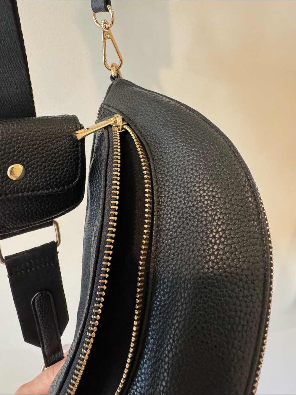 Black Crescent Crossbody leather Bag with Detachable Pouch A10 - Picture 8 of 8